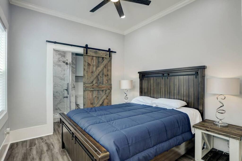 Renovated Beach Bungalow! ガルベストン エクステリア 写真
