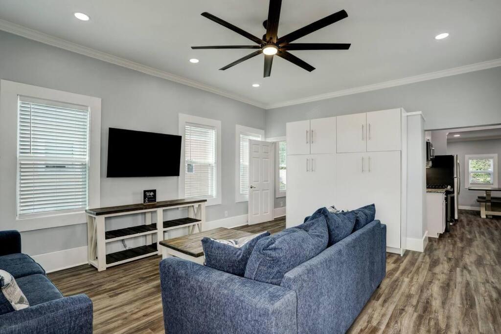 Renovated Beach Bungalow! ガルベストン エクステリア 写真