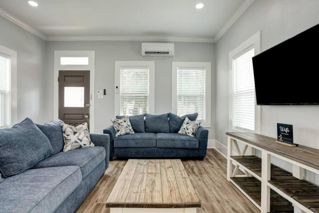Renovated Beach Bungalow! ガルベストン エクステリア 写真