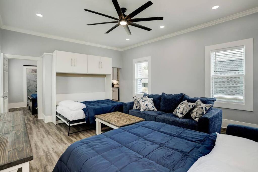 Renovated Beach Bungalow! ガルベストン エクステリア 写真