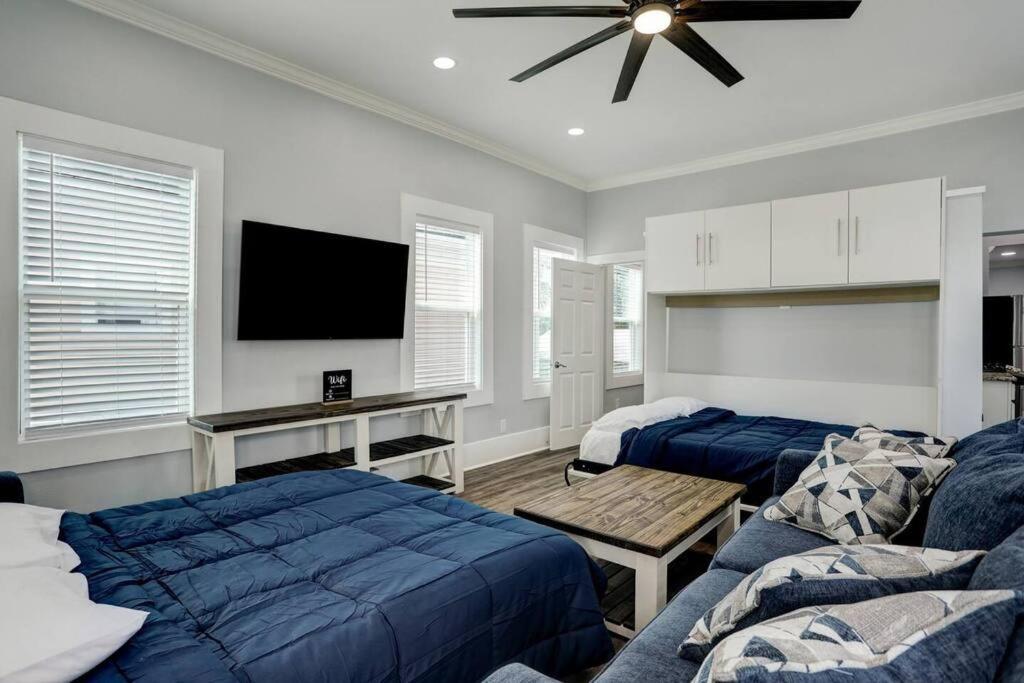 Renovated Beach Bungalow! ガルベストン エクステリア 写真