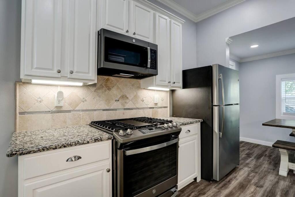 Renovated Beach Bungalow! ガルベストン エクステリア 写真