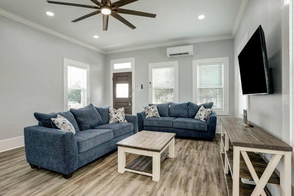 Renovated Beach Bungalow! ガルベストン エクステリア 写真