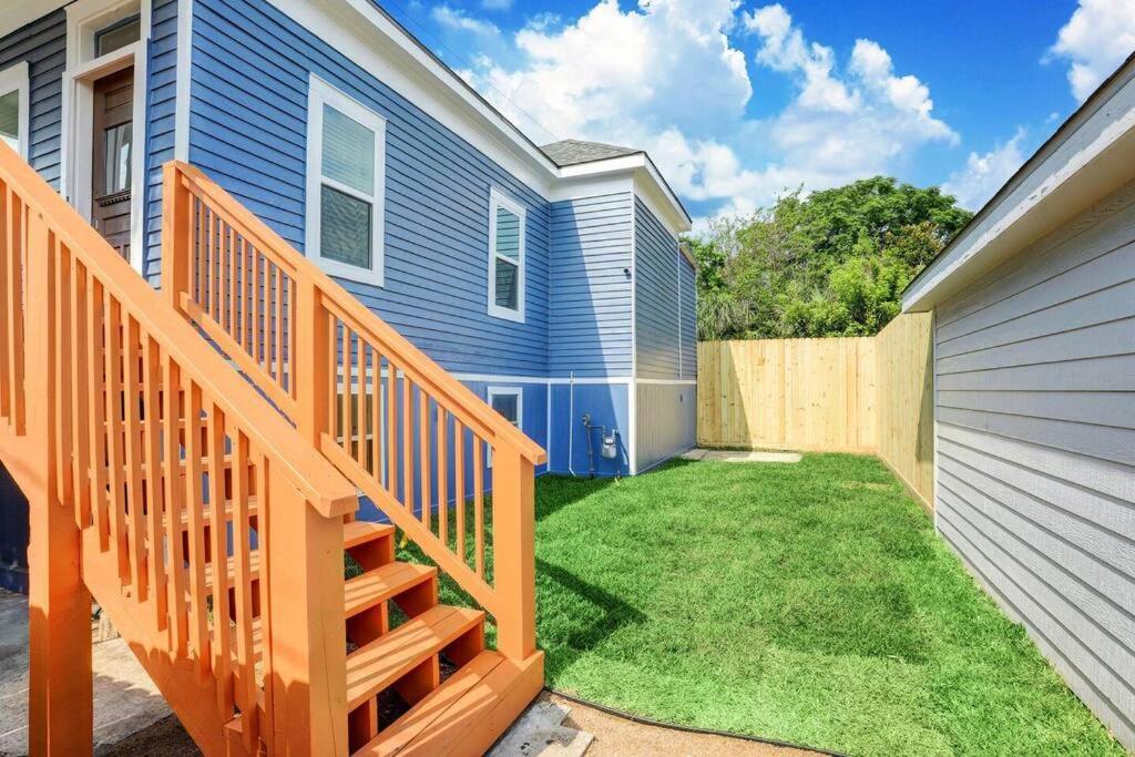 Renovated Beach Bungalow! ガルベストン エクステリア 写真