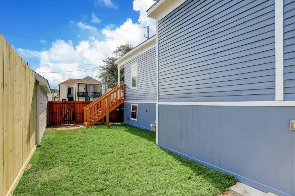 Renovated Beach Bungalow! ガルベストン エクステリア 写真